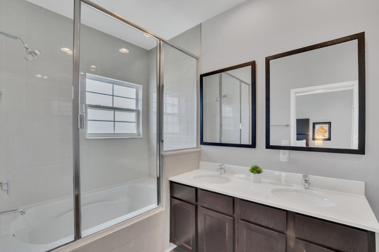 Upscale 2Br Lakefront Townhome - Private Hot Tub! Orlando Luaran gambar