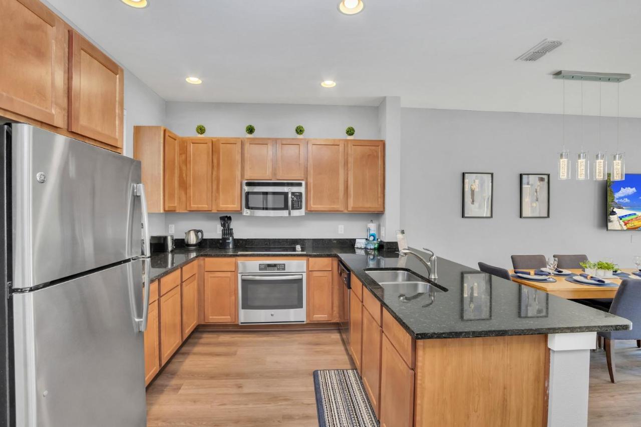 Upscale 2Br Lakefront Townhome - Private Hot Tub! Orlando Luaran gambar