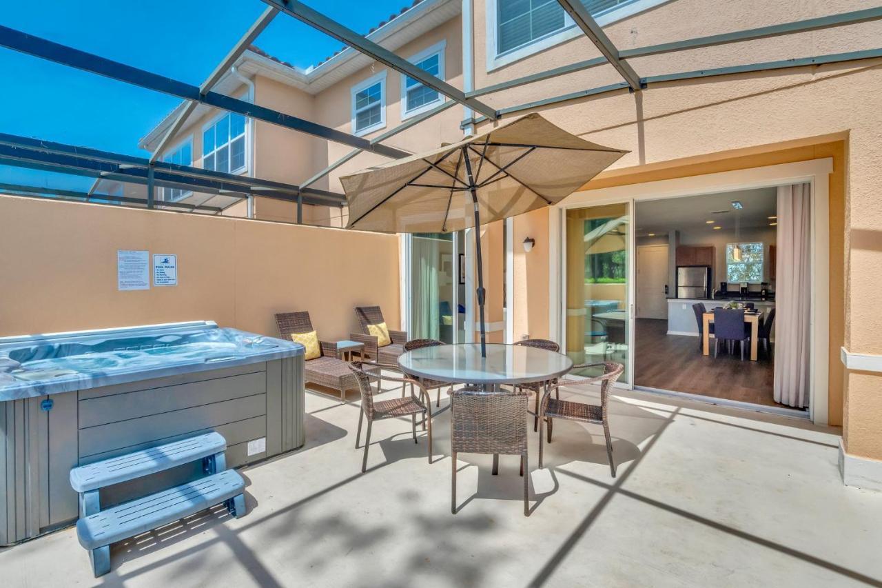 Upscale 2Br Lakefront Townhome - Private Hot Tub! Orlando Luaran gambar