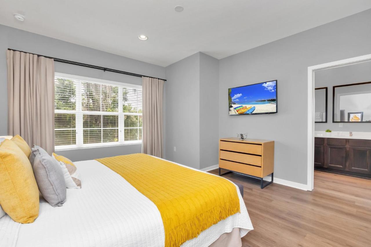 Upscale 2Br Lakefront Townhome - Private Hot Tub! Orlando Luaran gambar