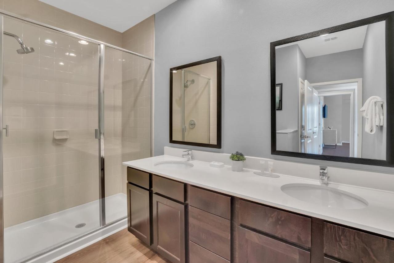 Upscale 2Br Lakefront Townhome - Private Hot Tub! Orlando Luaran gambar